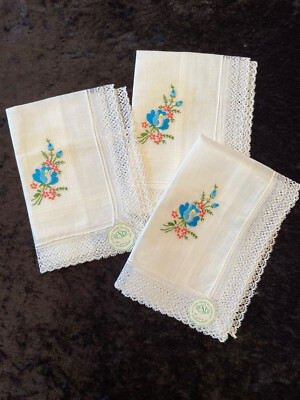Vintage DESCO Embroidered Hankie Set of 3 NOS Handkerchiefs Blue Flowers PRETTY