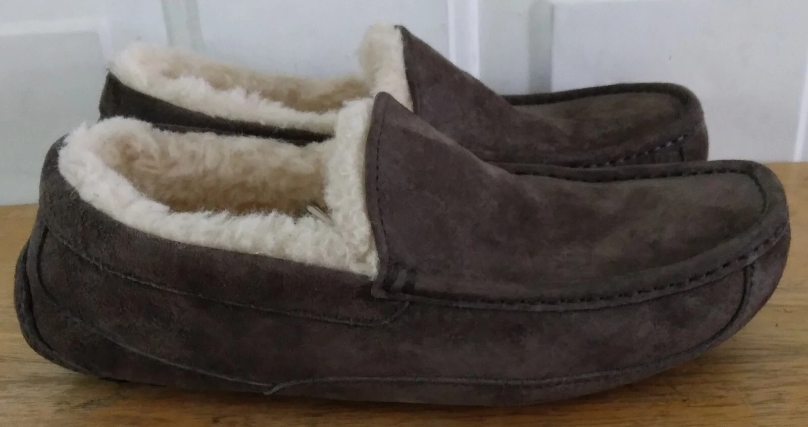 Mocassino UGG Australia pantofole da uomo marrone pelle scamosciata foderato shearling. Taglia 9
