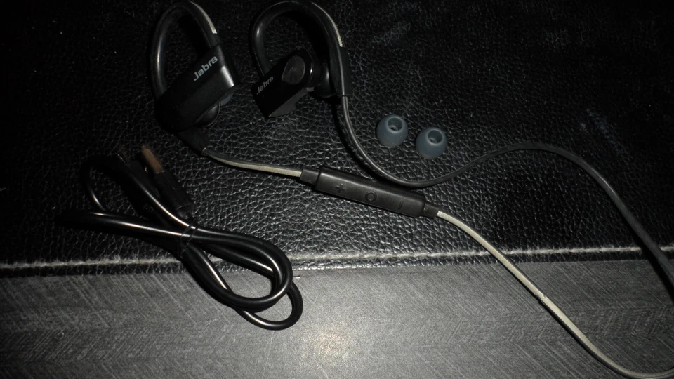 Auriculares intrauditivos inalámbricos Jabra Sport Pace - negros / USADOS MUY BUEN ESTADO Foto 2 de 4