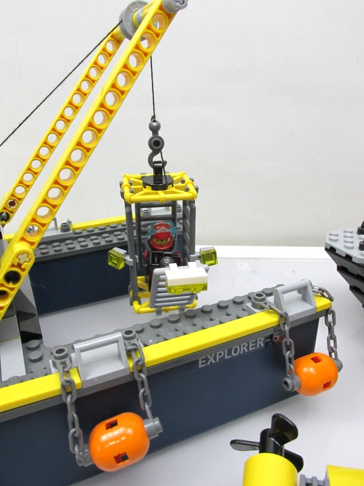 LEGO City: Deep Sea Exploration Vehicle 60095 (2015) Retired - Image 4 of 4