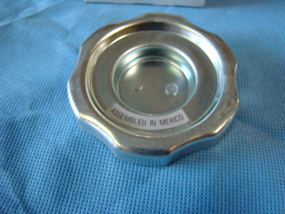 Tapa de llenado de aceite Mitsubishi Montero 3000GT Eclipse Van Mighty Max 91 92 93 94 - 09 Foto 2 de 4