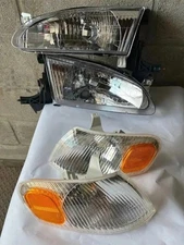 1998-2000 Toyota Corolla Combo Set Headlights & Corner Parking Lights