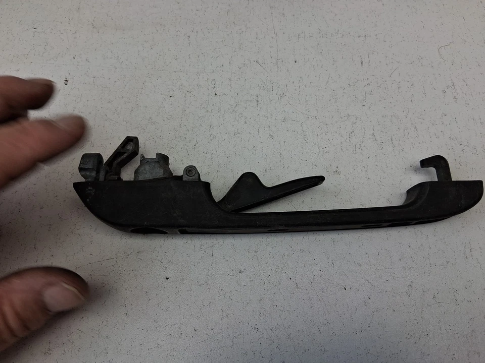 Manija de puerta exterior OEM 155837206 VOLKSWAGEN CONEJO 77-84 Foto 3 de 4