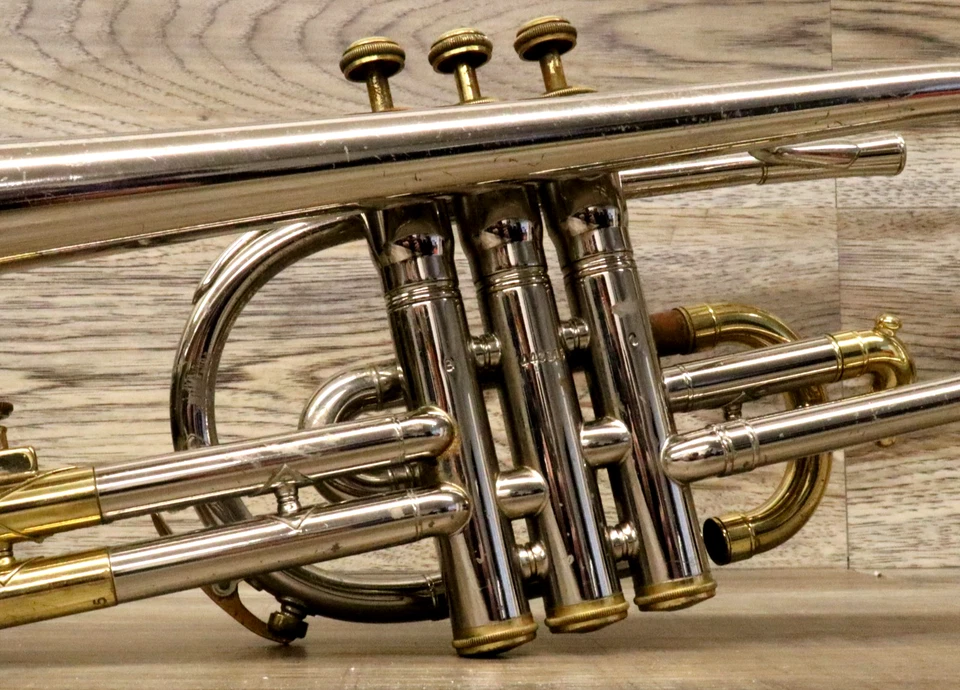 ¡¡VINTAGE!! Corneta King Tempo años 60-70 blanca plata/oro dos tonos Foto 4 de 4