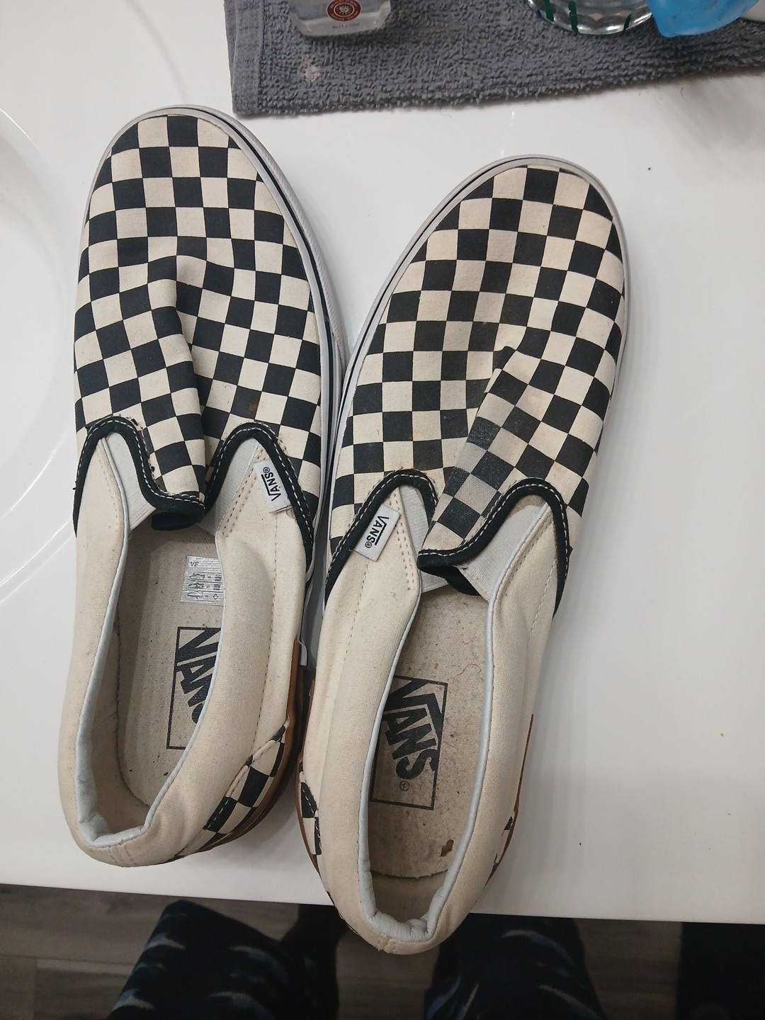 vans oldschool slipons no shoe strings. - image 5