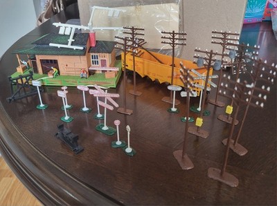 TYCO Freight Station/Union Pacific Train Car/Power Poles/Railroad and Yard signs