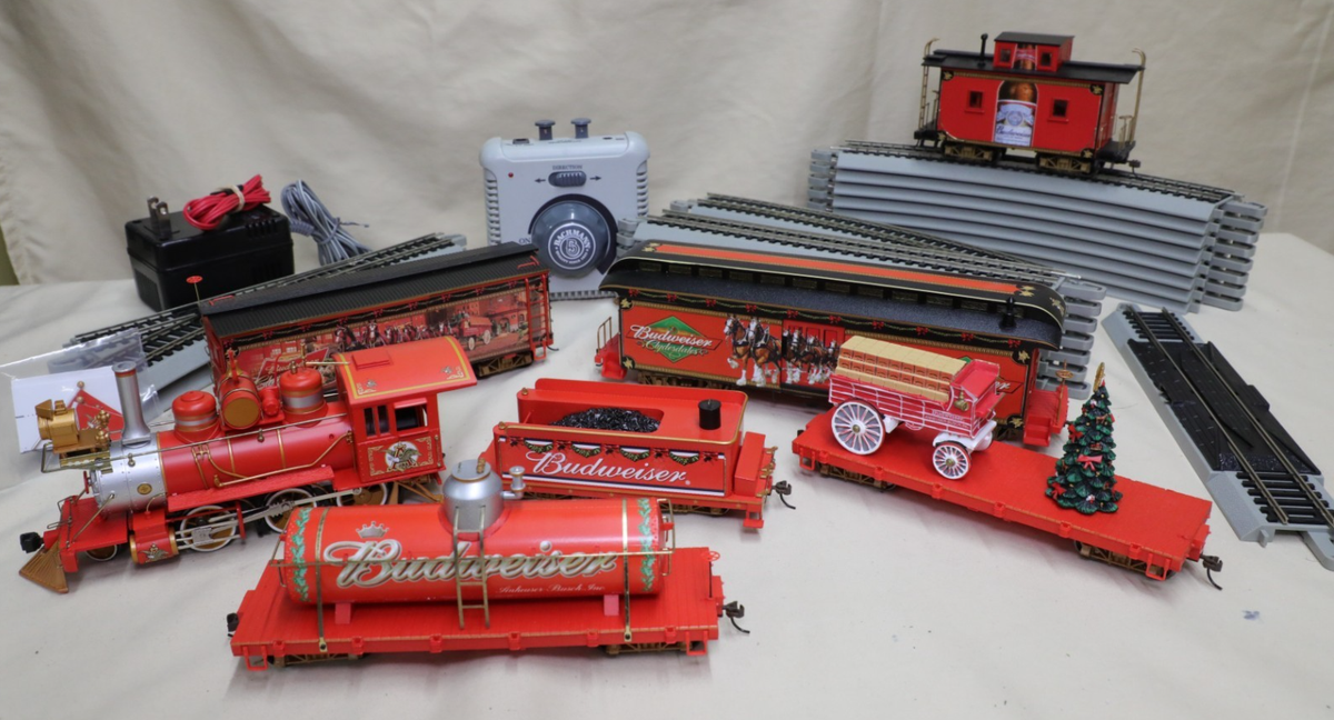 Bachmann 7-piece Budweiser Hawthorne Village On30 Holiday Train