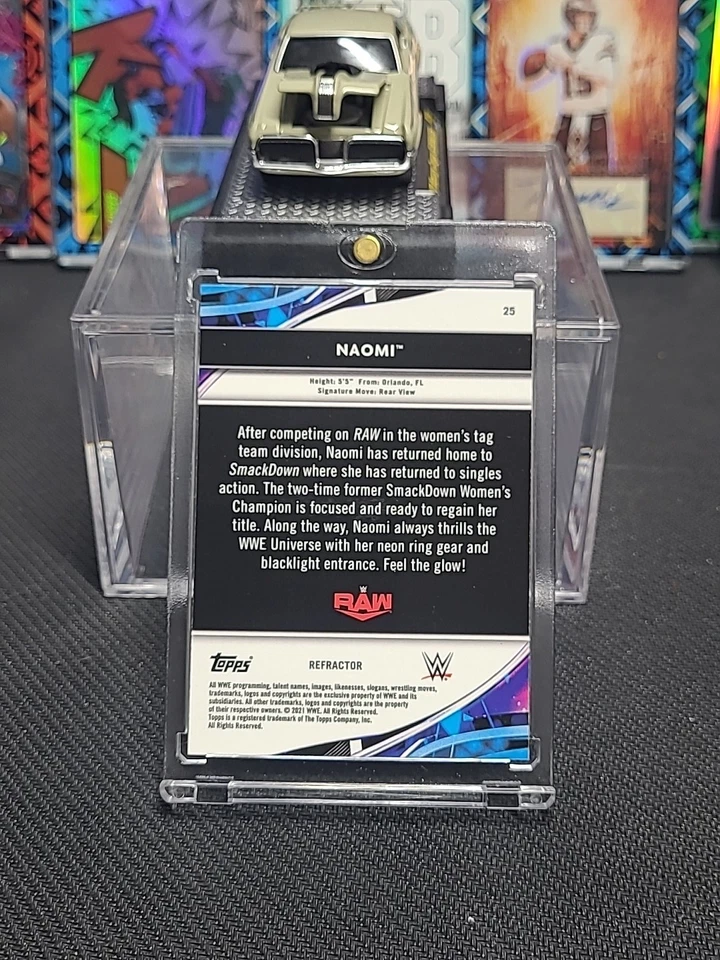 2021 Topps Finest WWE Green Refractor /99 Naomi #25 - Image 3 of 3