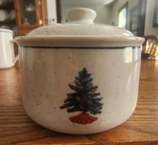 Holiday Sugar Bowl 12 oz. Stoneware Tienshan Folkcraft Red Green White !