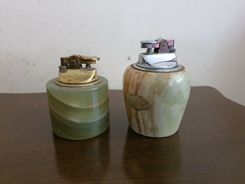 2 Marble Vintage Lighters - Picture 3 of 3