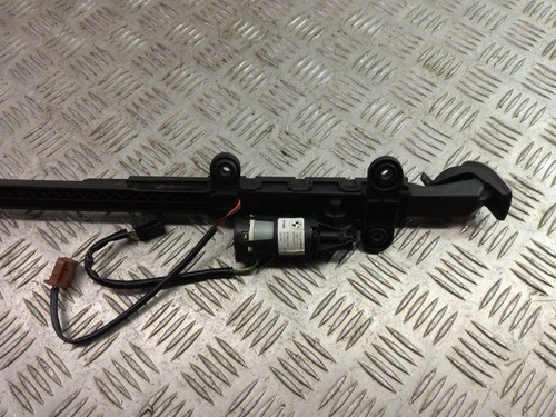 BMW 3 E92 E93 2007 Benzin Gurtverstellmotor vorne rechts SKE17699 12993