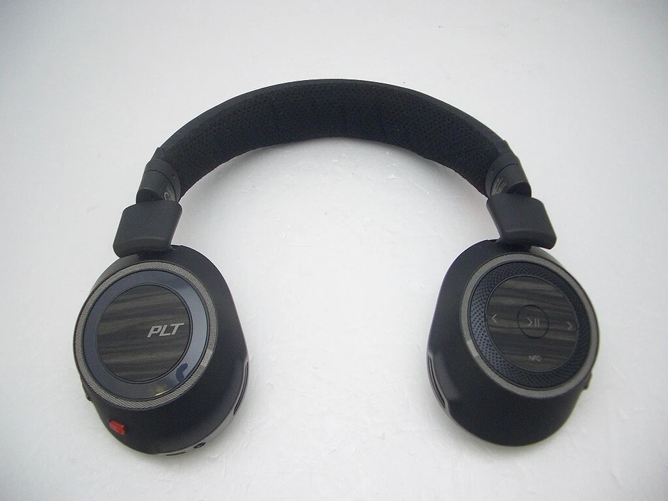 Defective Plantronics Voyager 8200 UC Headphones without Ear Cushion For Parts - Image 2 of 4