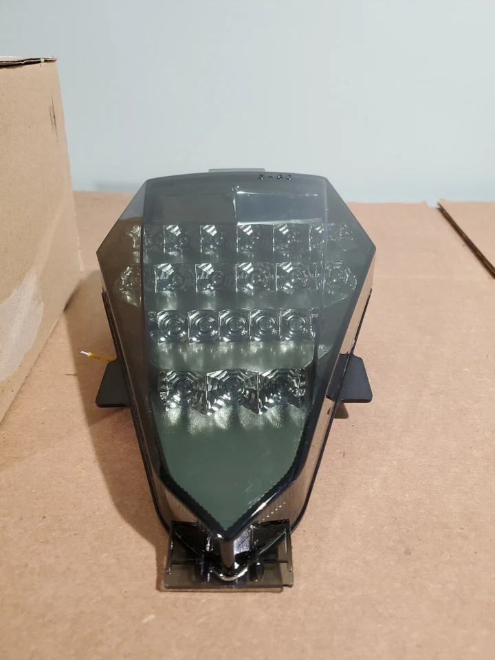 Luz trasera intermitente integrada Rumble concepts Yamaha R6 08-14 smk TR675731 Foto 2 de 4