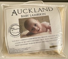 Auckland Baby Lambskin Comforter   Natural Wool   Like New