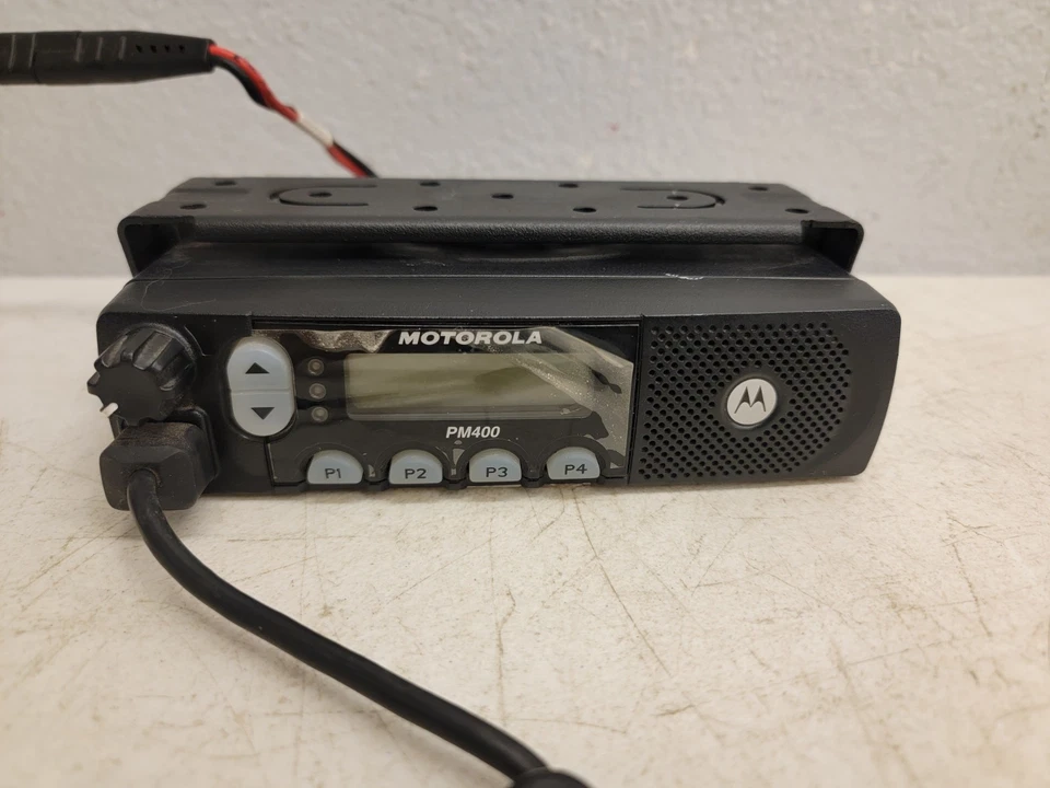 Motorola PM400 UHF 438-470 MHz 64 Channel 25 Watt (Complete Kit) W/ HSN4031B - Image 3 of 4
