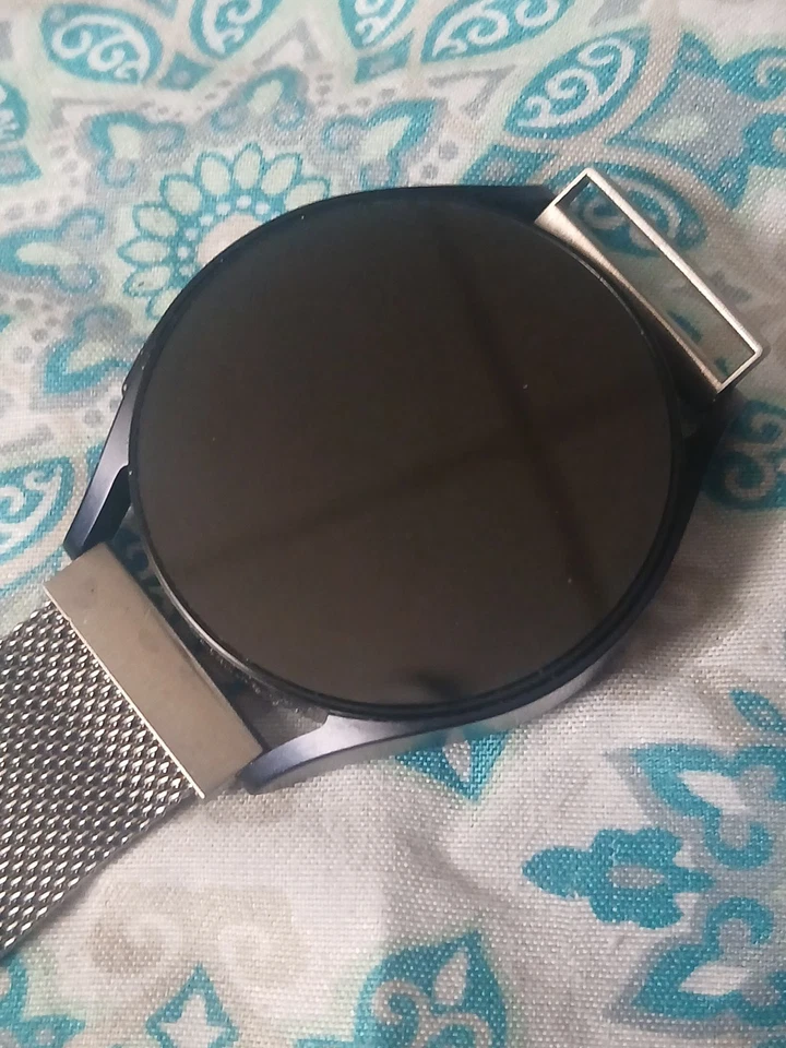 Este es un reloj inteligente Samsung Galaxy Watch 4 El número de modelo es SMR935U Foto 4 de 4