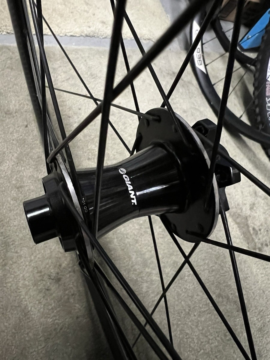 Giant PR2 Road Bike Wheel Set 700 C Tubeless Ready. Shimano Hub