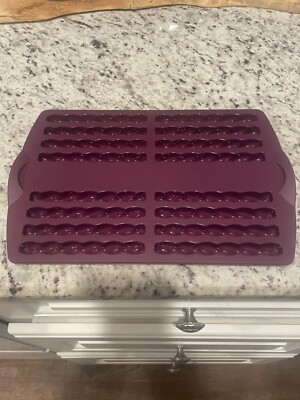 Tupperware Silicone Rectangular Baking / Freezing Form 11x8 - NEW Purple