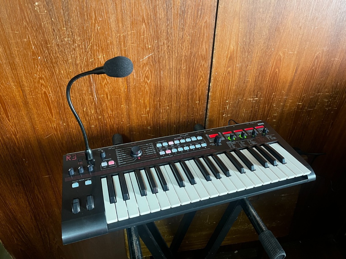 KORG コルグ　シンセサイザー　R3 キーボード KORG R3 シンセサイザー キーボード コルグ KORG R3 SYNTHESIZER