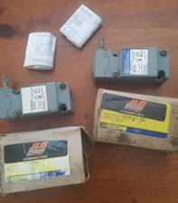 Square D Limit Switch for JLG 80 Lift, #4360057 9007C54A2Y247 ( LOT OF 2 )