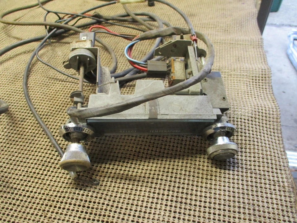 1967 1968 Pontiac Bonneville Catalina G/P Executive HVAC Non A/C Heat Controller - Image 2 of 4