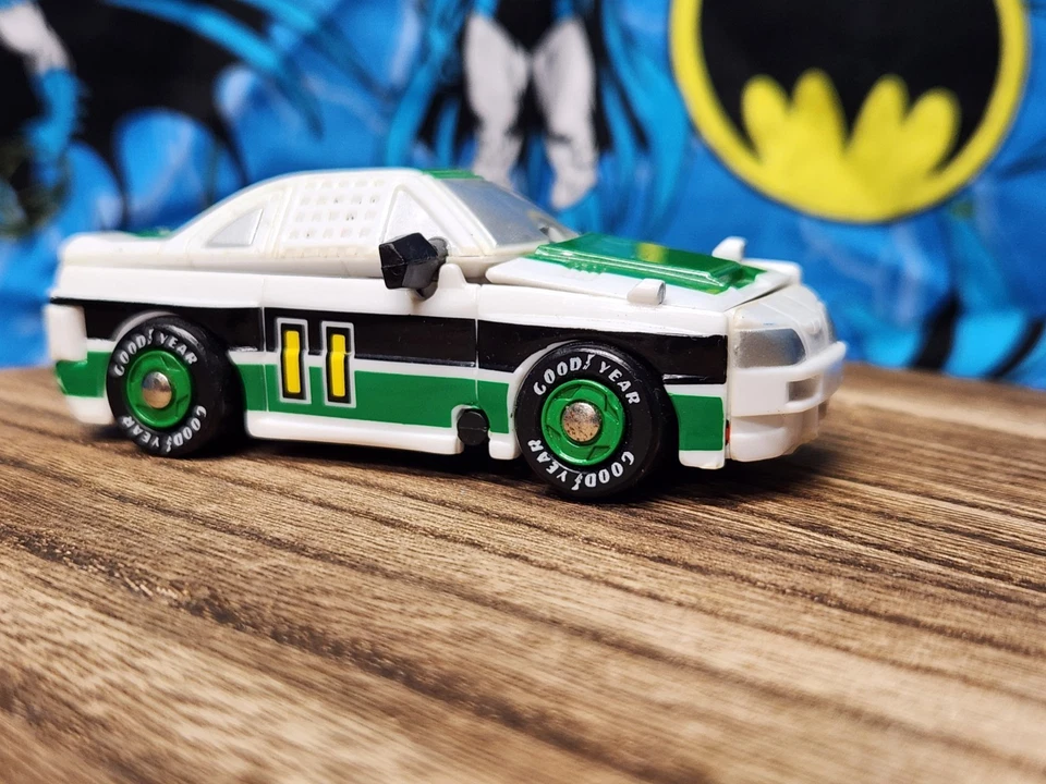 SUPER RARE 1990 LEWIS GALOOB TOYS TRANSFORMER #11 CAR To AMBULANCE  - Image 3 of 4