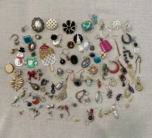 Lot Of Single Unmatched Vintage Earrings Costume Jewelry Making Crafts  Harvest