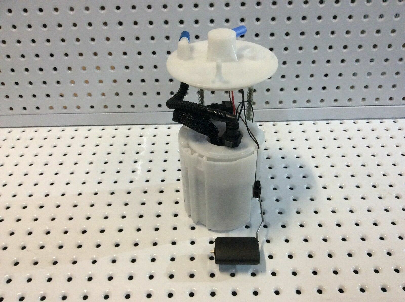 GENUINE QUALITY FUEL PUMP HYUNDAI ACCENT ELITE PREMIUM RB CU51D 2011