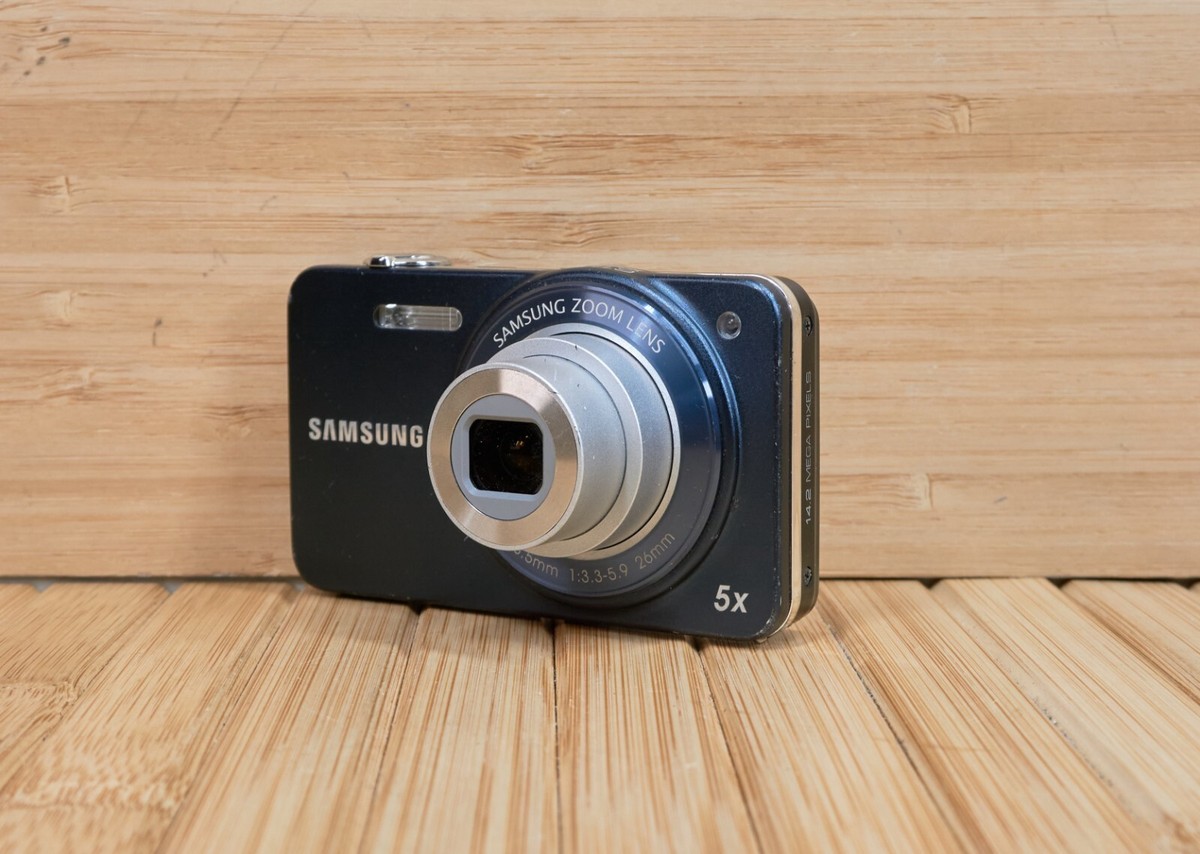 Samsung ES-ST90 14 MP Digital Camera, and 5x Optical Zoom, Indigo