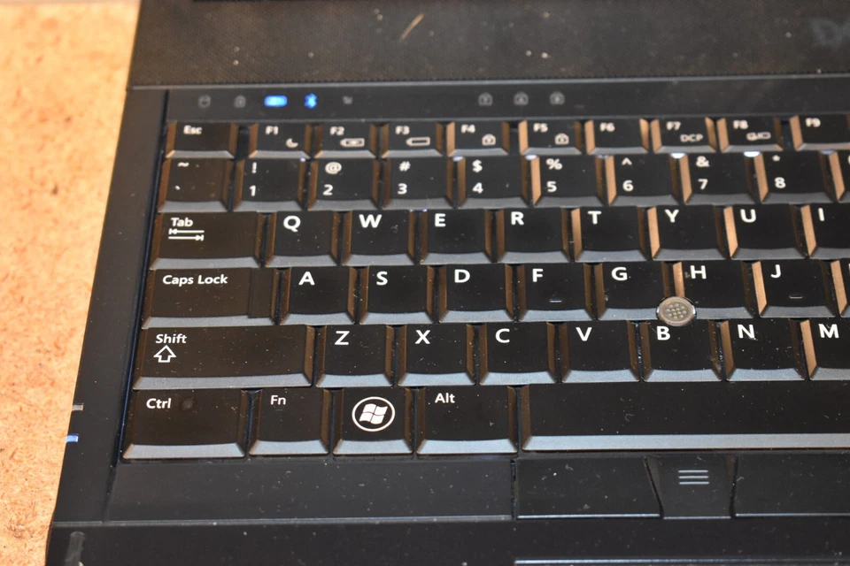 Estación de trabajo móvil Dell Precision M6400 17" Windows XP Pro x64 NVidia 3700 WUXGA Foto 3 de 4