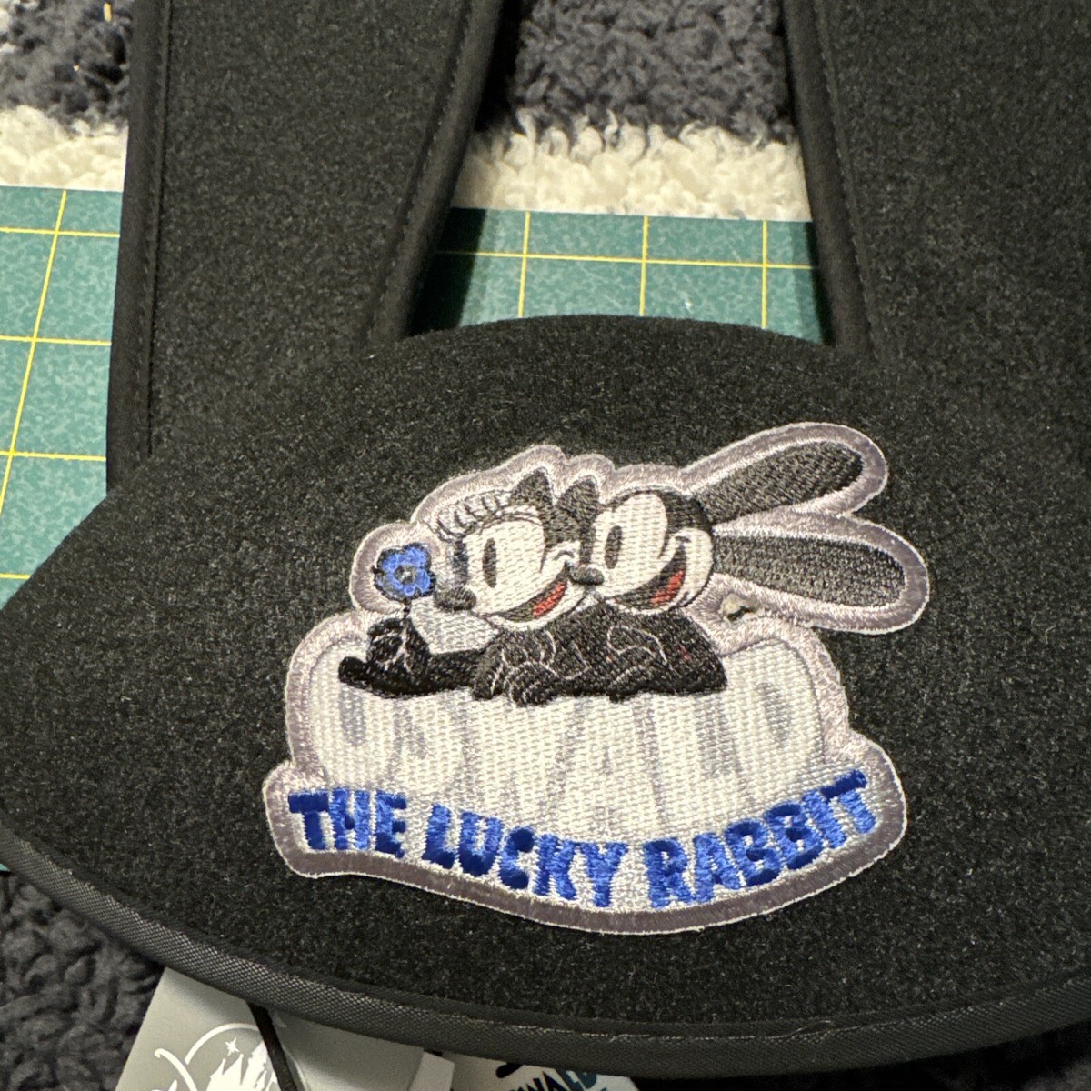 Rare Disney Parks D100 Oswald Lucky Rabbit CAST MEMBER  display picture 2