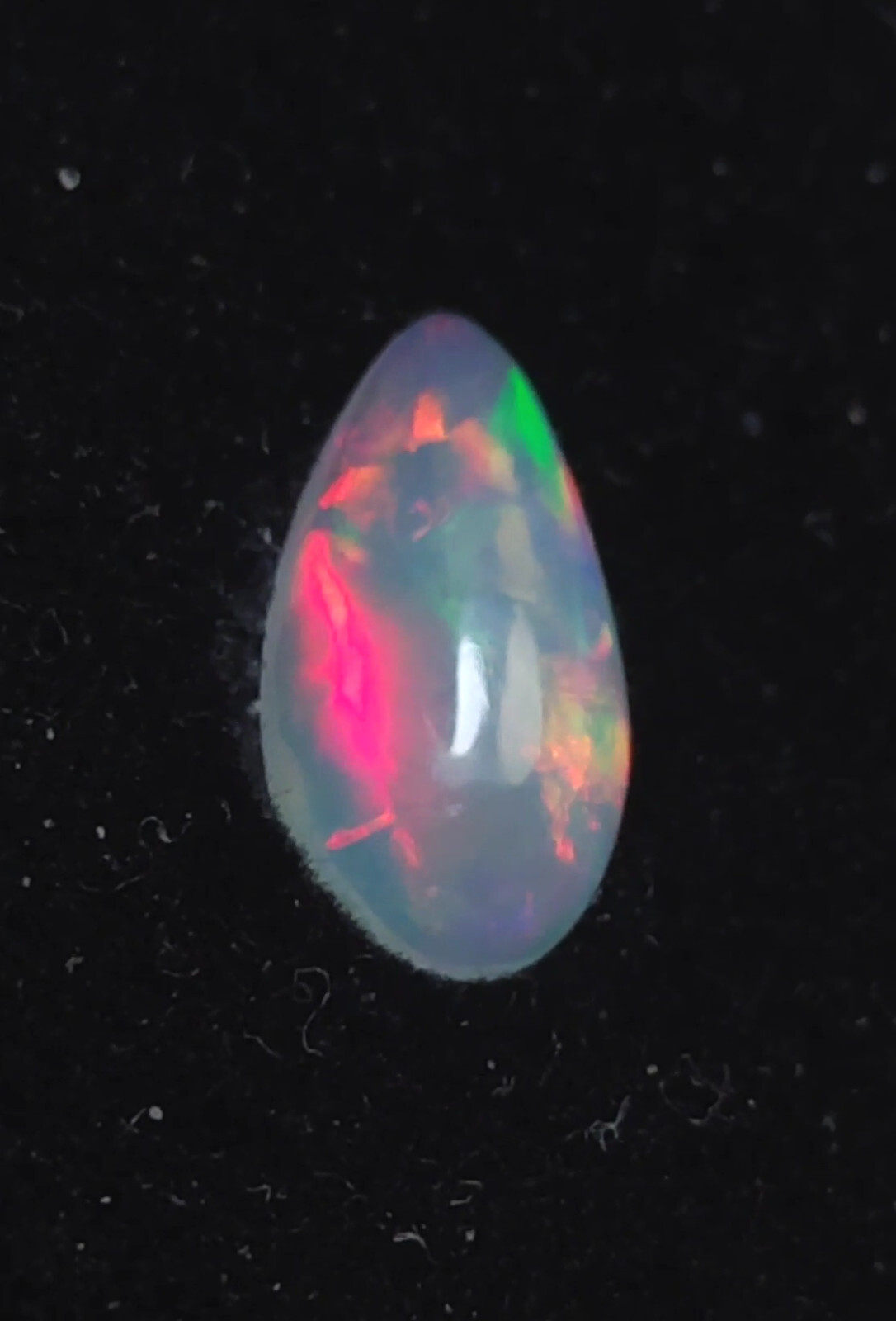Cabochon opale Welo blanche d'Éthiopie n°30 forme goutte de 0,95 ct pour création de bijoux