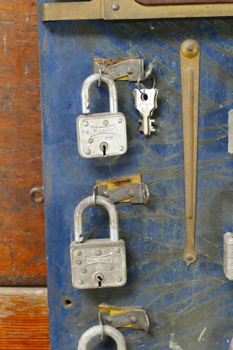 VINTAGE MASTER LOCK STORE DISPLAY BOARD Complete with Locks +