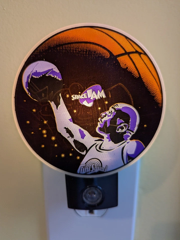 Luz nocturna Space Jam Warner Brothers Michael Jordan sin usar, en caja 1996 abollada y usada Foto 2 de 4