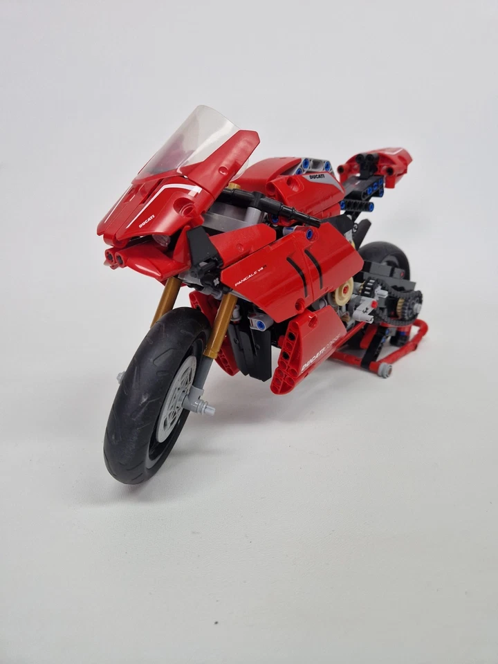 LEGO Technic 42107 Ducati Panigale V4 R, photo 1 of 5