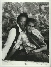1987 Press Photo Actress Brooke Shields and Peter Fonda - mjx73471