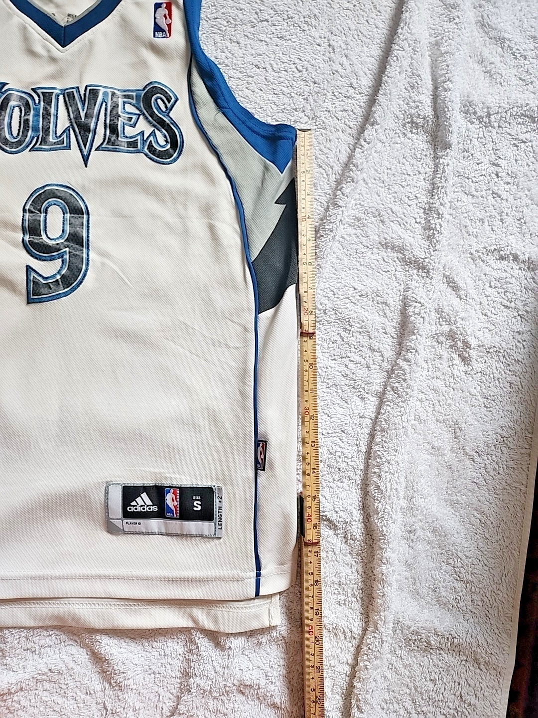 Adidas Vintage Wolves White Basketball Vest - Size Small image 8