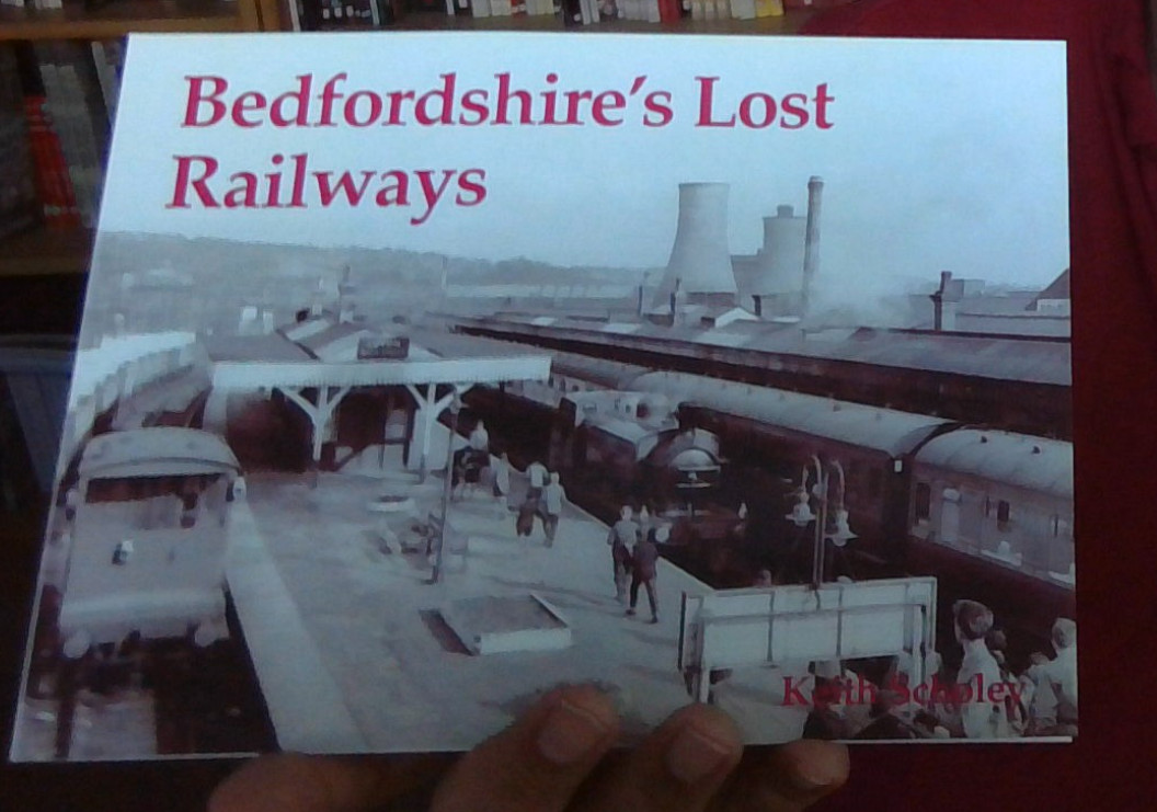 Bedfordshire's Lost Railways 9781840332711 BRAND NEW