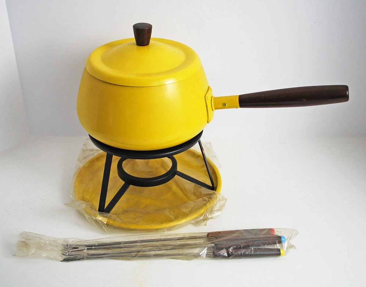 Vintage Gourmet International Yellow Fondue Pot Wood Handle Japan - Unused
Opens in a new window or