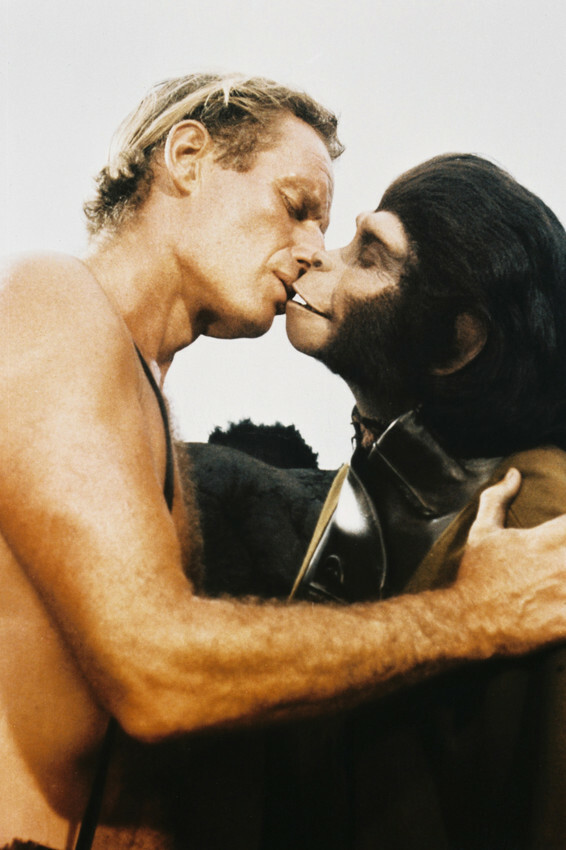 Planet Of The Apes Heston Kissing Hunter Rare Col Pose 18x24