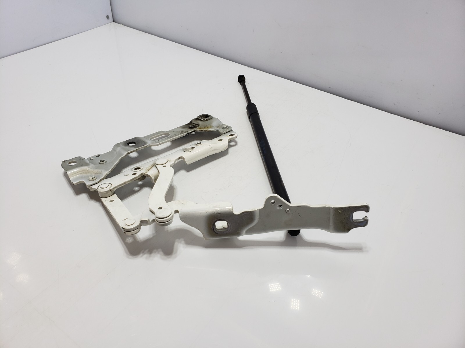 ✅ 2010-2014 OEM Rolls Royce Ghost RR4 Front Left Driver Side Hood Hinge White