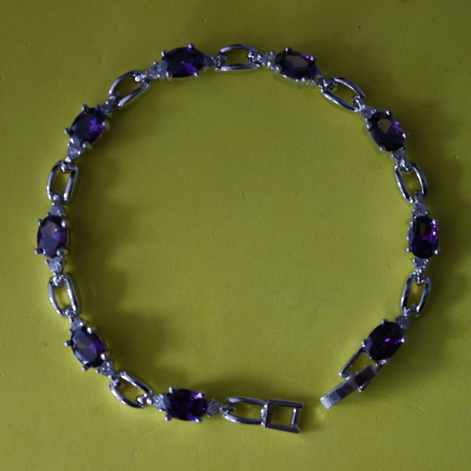 Hermosa pulsera Gp de oro blanco de 18 quilates con amatista y circonita 10,8 gr. 7" Inc. En caja Foto 2 de 4