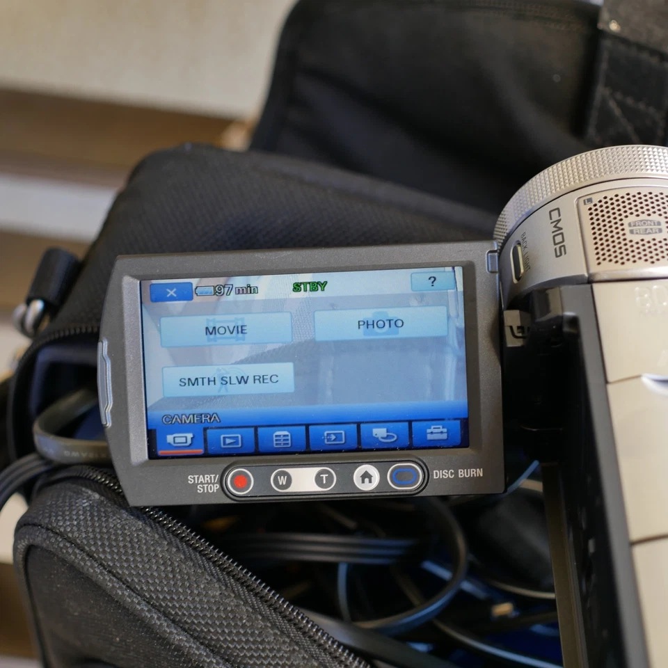 Sony HDR-SR1 AVCHD HD 1080i Handycam Camcorder 30GB HDD Tested Mint Look - Image 2 of 4