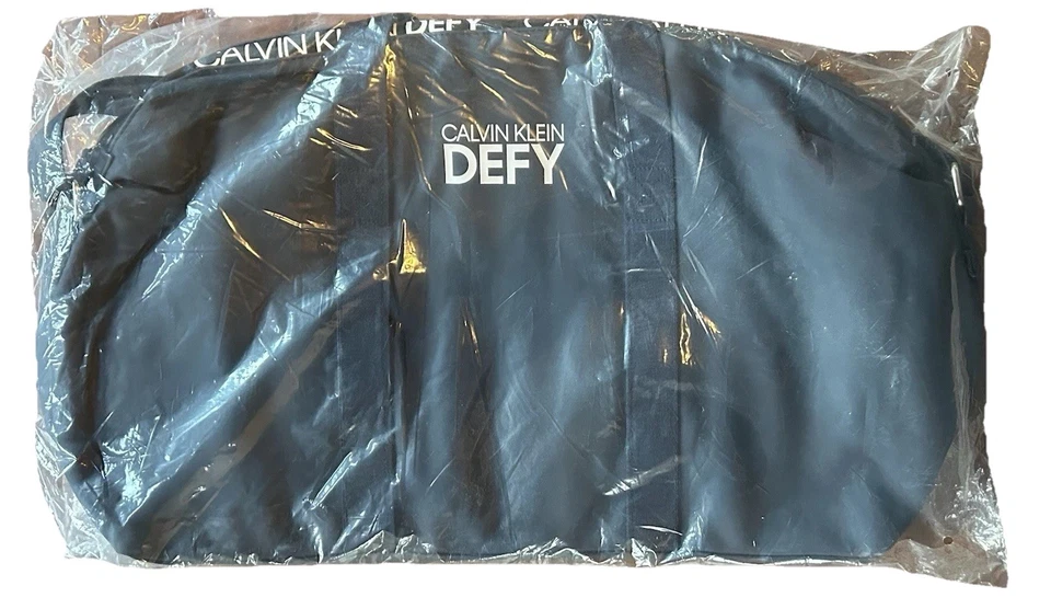 Bolso de fin de semana Calvin Klein DEFY - Nuevo con etiquetas Foto 3 de 4