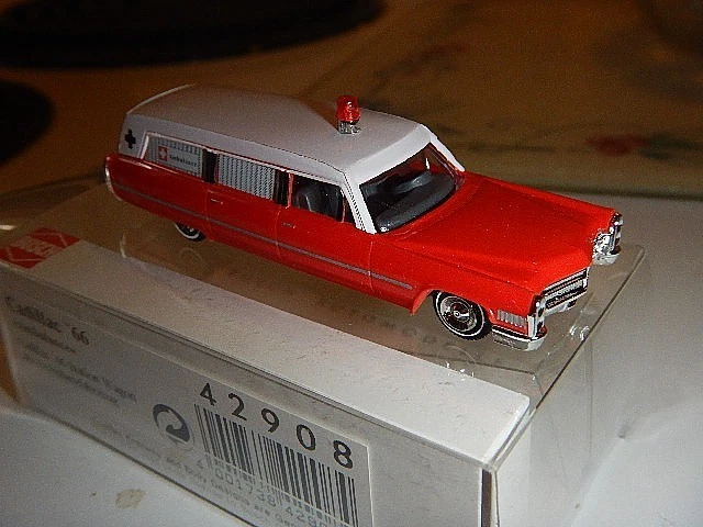 Busch  Automodelle  42908 Cadillac Ambulance  1966   1:87  NIB - Image 2 of 2
