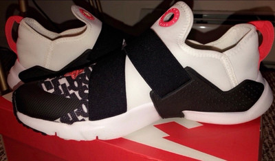 Nike Huarache Grade School Sneaker