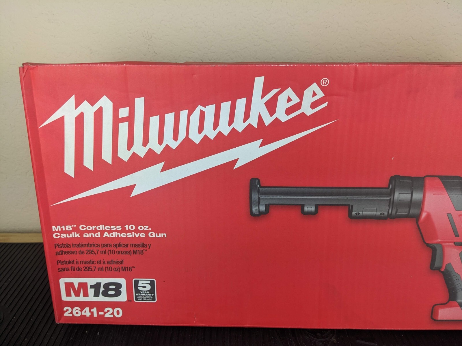 az738 Milwaukee 264120 M18™ Cordless 10oz. Caulk and Adhesive Gun