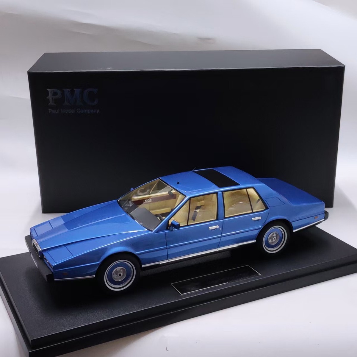 PMC Resin Model Car 1/18 Aston Martin Lagonda 1986 Blue limited