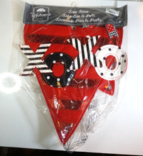 Warm Welcome Door Decor Hearts XOXO Hugs Kisses Valentine