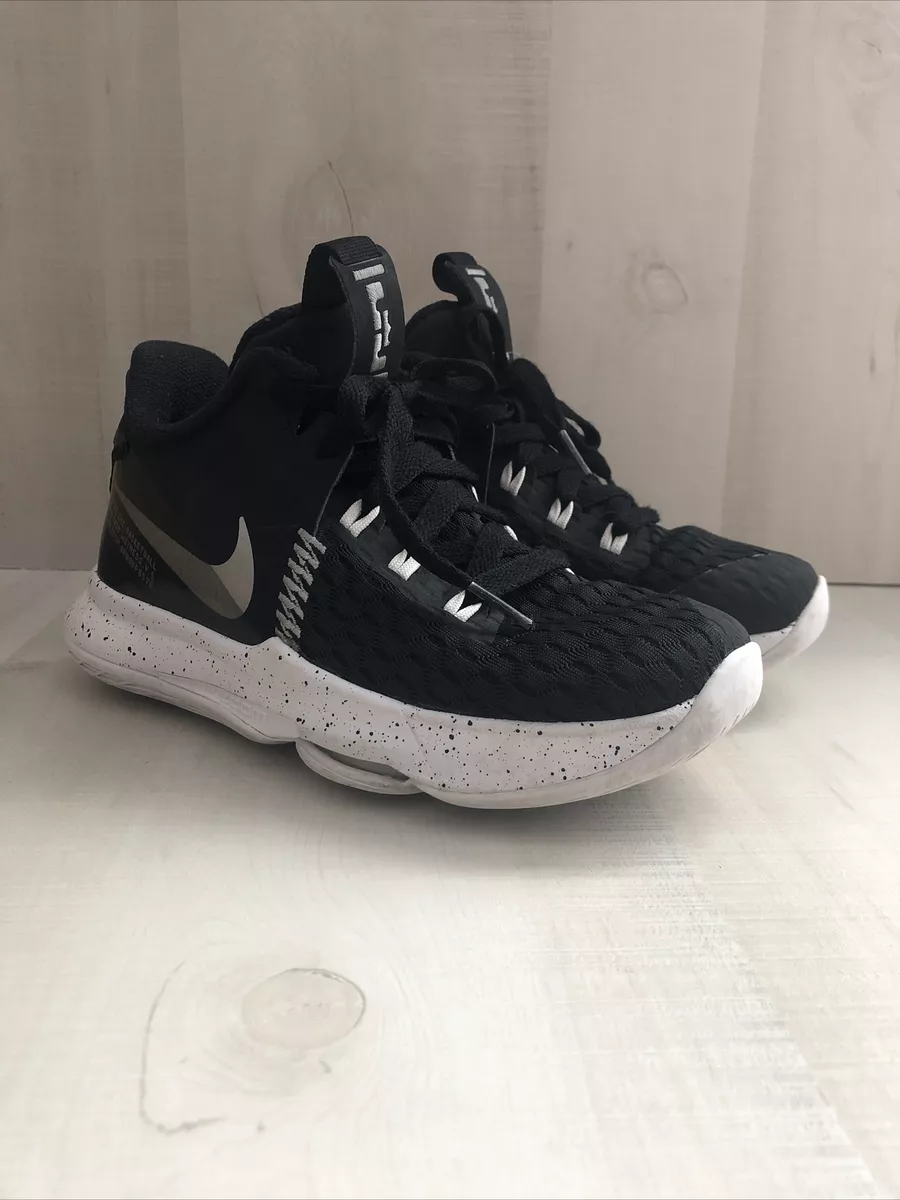 Nike Boys Witness 5 Basketball Shoes Black White CT4629 001 Lace Up Size 4Y